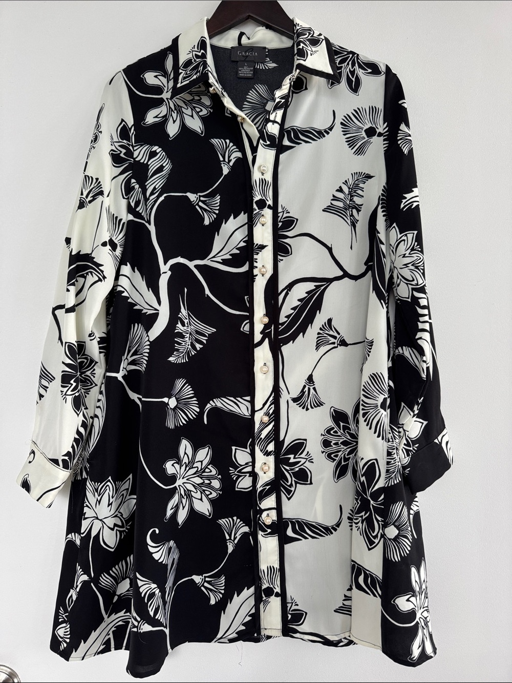 Gracia Black & White Floral Button-Up Tunic